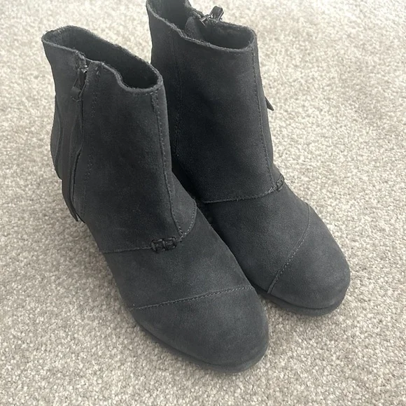 TOMS Desert Wedge Dark Gray Suede Bootie Sz 5.5 - Picture 2 of 9